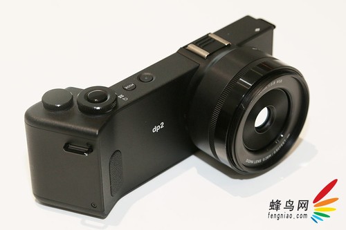 适马dp2 quattro与佳能700d套机 18-135mm stm哪个好