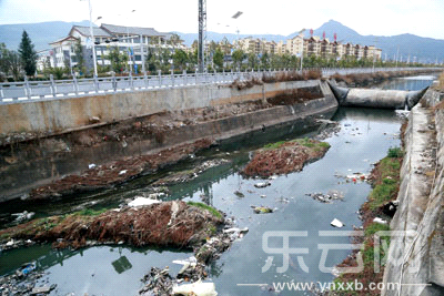 臭水沟“围城”，丽江环保堪忧|河道|污水_凤凰资讯