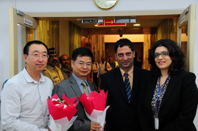 驻孟买总领事刘友法视察孟买中国签证代办服务