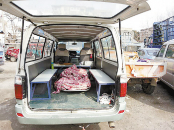 面包改装成救护车 拉着危重病人|驾驶人|面包车