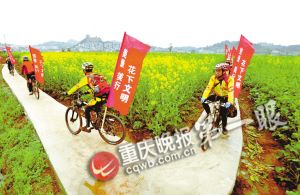 　　■志愿者在景区宣传文明出游