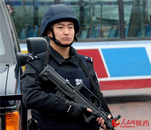 西安火车站加强安保巡逻 旅客表示放心多了(组