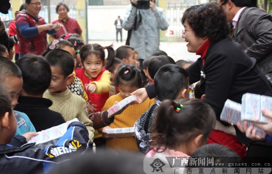 妇联开展关爱留守流动儿童志愿者服务活动|幼