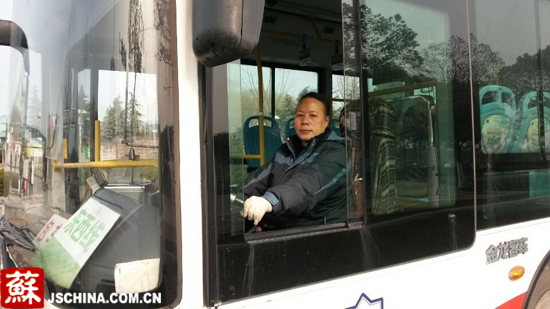 青奥班车姐张小梅:让滚动的车轮跑出青奥风采