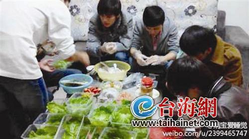 <em>女生节</em>闽南师范大学男生准备36份<em>早餐</em>献给班