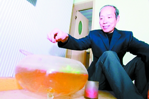 与癌症抗争39年重庆抗癌达人左明正辞世 与癌症抗争39年重庆抗癌达人左明正辞世