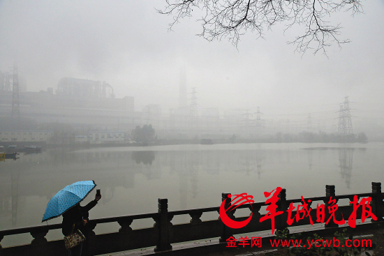 广州今早发布橙色大雾预警 小蛮腰 隐身轮渡停