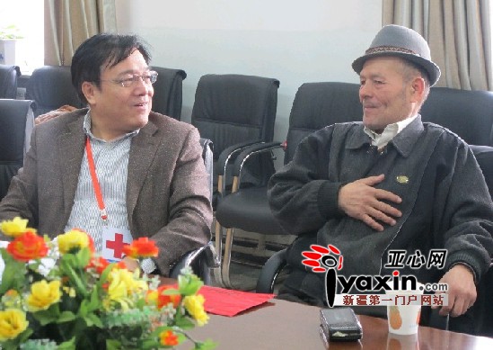新疆红会回访雅安地震捐款人士买买提·排祖拉