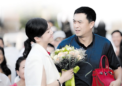 (记者孙晓倩)由张嘉译,闫妮,孙浩等主演的都市情感轻喜剧《一仆二主》