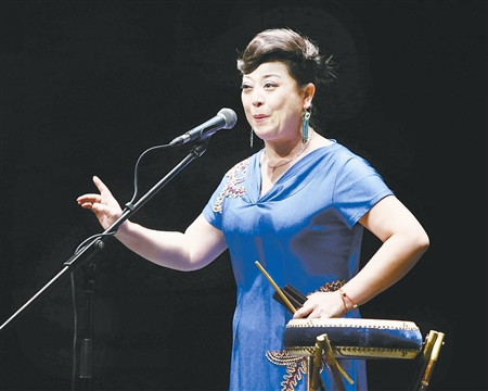 李丽演唱梅花大鼓《王二姐思夫》。