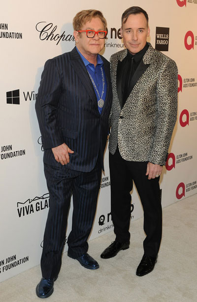 2005年,elton john与身为电影导演,制作人的加拿大人david furnish