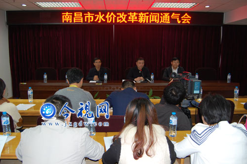 家庭节约用水手抄报_家庭人均生活用水