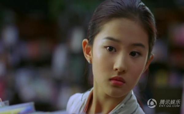 刘亦菲张柏芝黄圣依桂纶镁 看电影中惊鸿一瞥