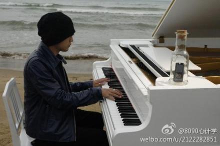 网友感叹弹钢琴的男生最帅周杰伦成"标杆"