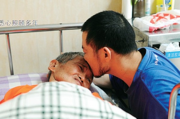 孝子不堪生活压力杀母 检方决定不起诉|菜刀|犯