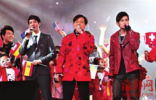 成龙这生日过得够气派|演唱会|张韶涵_凤凰资讯