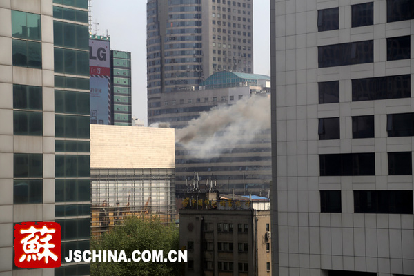 高清组图:南京新街口德基购物广场发生火灾|火