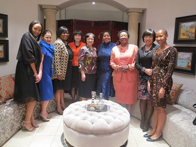 驻南非大使夫人乔杰参赞会见南非总统夫人|祖