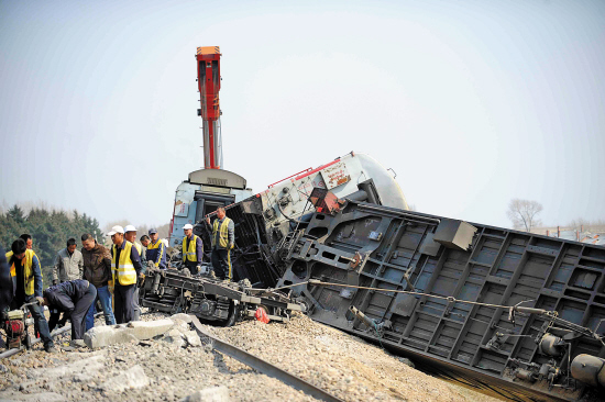 黑龙江火车脱线事故暂无人亡|列车|脱线_凤凰资讯