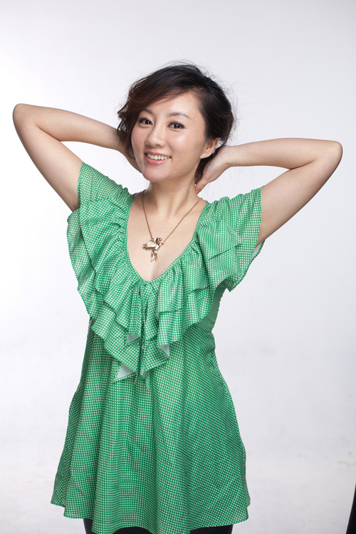 王晴恢复"白骨精" 《一仆二主》李美丽抢眼