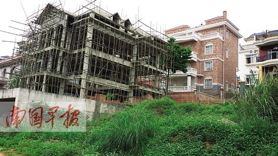 府售地业主自建别墅区 别墅小区何以不如城中村
