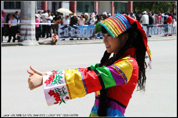 让你心动眼馋的土族<em>美女</em>和<em>服饰</em>(组图)--祁连<em>狼</em>