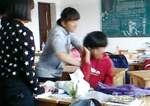 我把女同学内衣撕了_初中女同学内衣