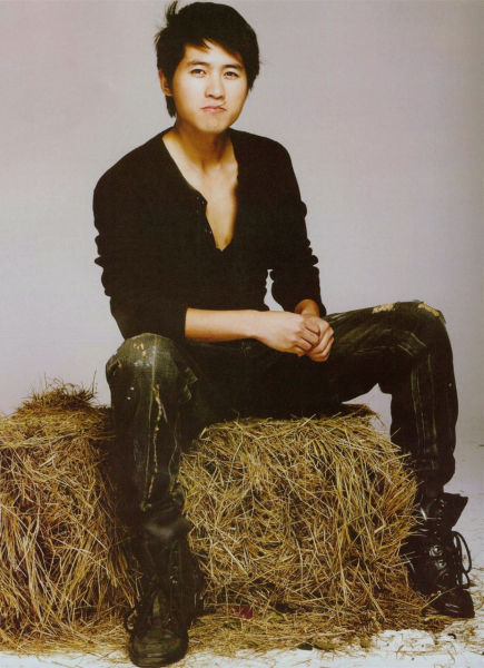 国民岳母韩寒:高端自黑晒童年头戴大红花女装