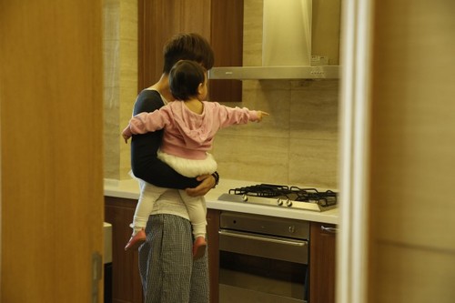 贾乃亮带娃遭吐槽 李小璐发微博力挺老公|贾乃