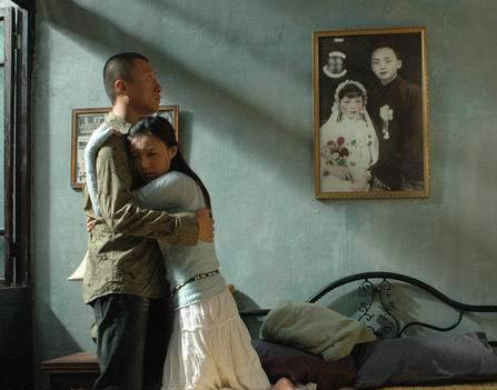 　　《落地请开手机》