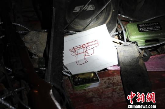 广东:吸毒者手工绘图造枪被警方抓获(图)|枪支