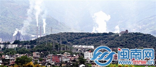 安溪三安钢铁白烟冲天 企业解释称是水蒸气|