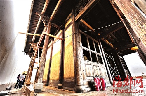 古宅保留了原本的格局，对房子进行加固