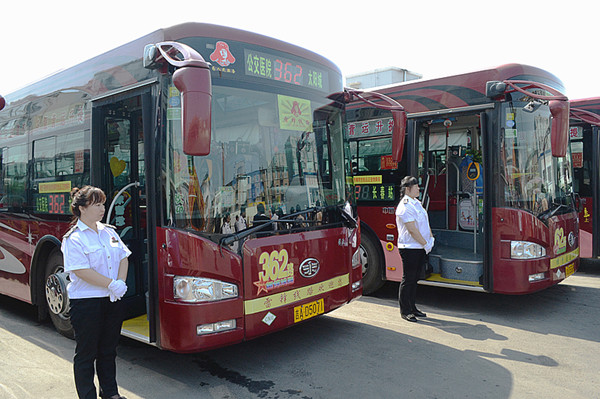 长春公交集团巴士公司一车队部分线路等待发车
