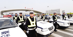 高速交警加强执法:强化路面监控 确保安全通畅