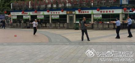 广州火车站砍人案开枪民警荣立一等功 为实战