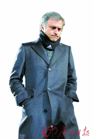 曼城三年两封王 笑看英超红与黑|曼城|赛季_凤