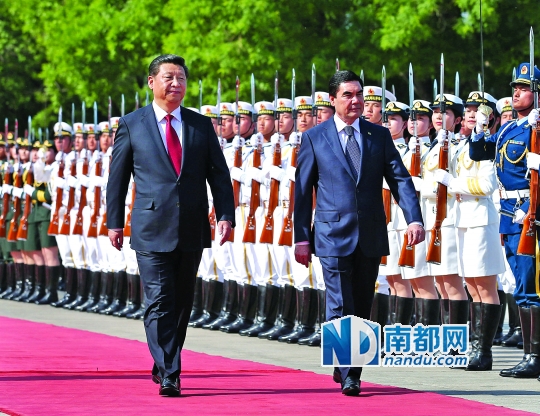 5月12日，习近平举行仪式欢迎土库曼斯坦总统别尔德穆哈梅多夫访华，我军首批三军女子仪仗兵在礼仪上亮相。 新华社发