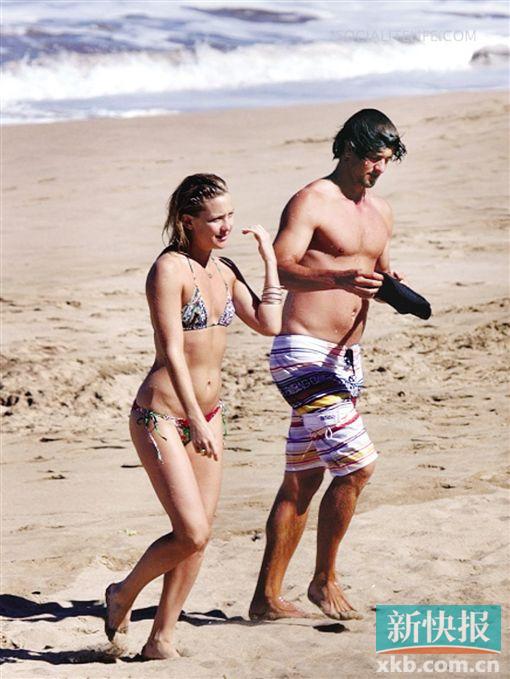 ■斯科特和美国演员哈德森也有过一段。