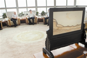 寒武纪时代奇石 落户深圳报业集团|年画|文化_