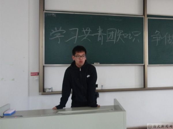 工程学院轮陆2012中队开展学习共青团知识,争