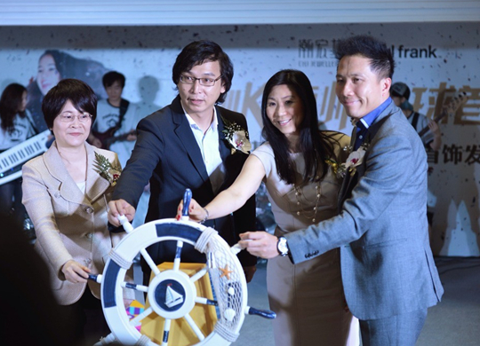 『24K纯帅』潮宏基×Paul Frank大嘴猴珠宝系