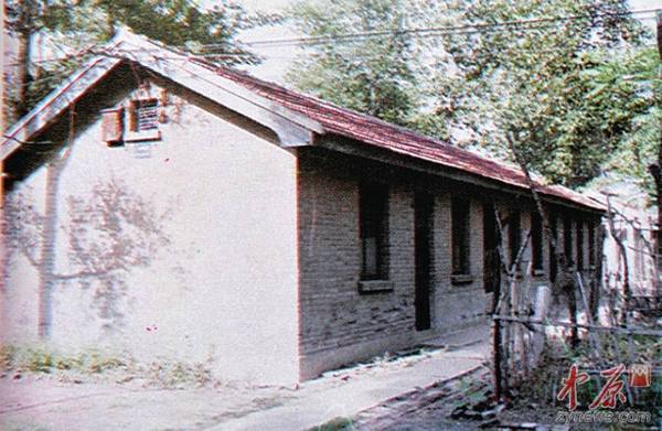 　　1953年12月，郑州热电厂建厂初期的平房