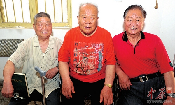 从左至右依次为张文彬、王序诗、李怀宝