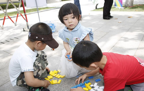 火炬传递,骨牌接力?我校青奥会志愿者于总统