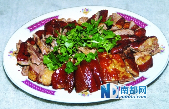 潮州卤鹅。(各大酒店和大排档的品牌菜)