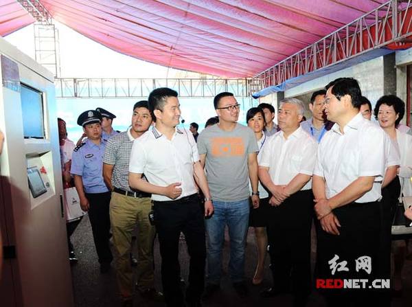 中国烟花爆竹安全环保博览会在浏阳开幕(组图