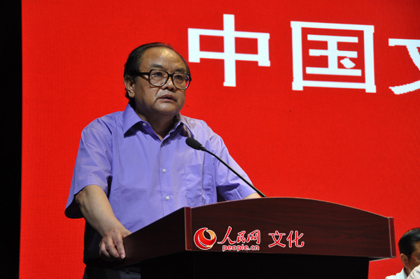 中国文艺评论家协会主席仲呈祥 (人民网陈苑 摄)