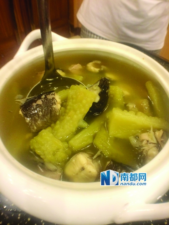 凉瓜煲杜龙是一道传统汤品。