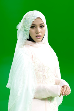 歌手茜拉上演<em>处女</em>秀《<em>洛克王国</em>魔法学院》惊艳